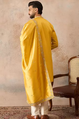 Men yellow silk blend embroidered ethnic kurta with dupatta