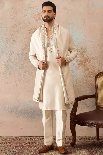 Mens off white silk blend solid embroidered kurta with dupatta