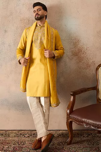 Men yellow silk blend embroidered ethnic kurta with dupatta