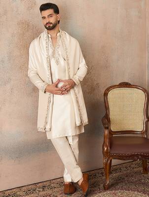 Mens off white silk blend solid embroidered kurta with dupatta 3