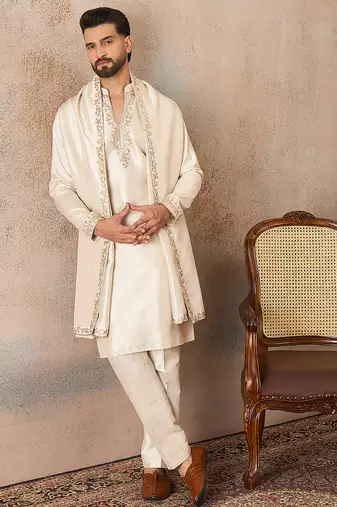 Mens off white silk blend solid embroidered kurta with dupatta