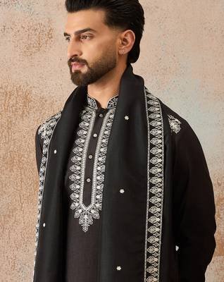 Mens black silk blend solid embroidered kurta with dupatta 1