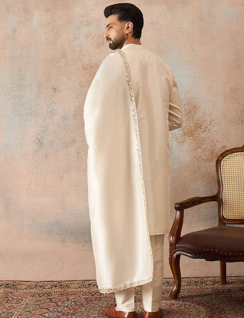 Mens off white silk blend solid embroidered kurta with dupatta