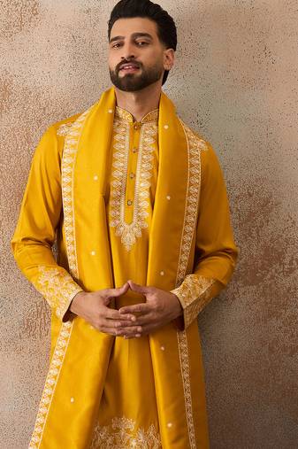 Mens yellow silk blend solid embroidered kurta with dupatta