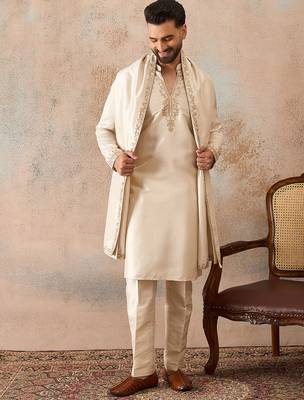 Mens off white silk blend solid embroidered kurta with dupatta 5