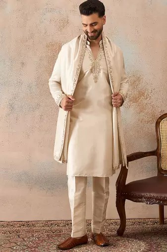 Mens off white silk blend solid embroidered kurta with dupatta