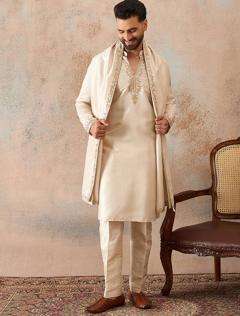 Mens off white silk blend solid embroidered kurta with dupatta