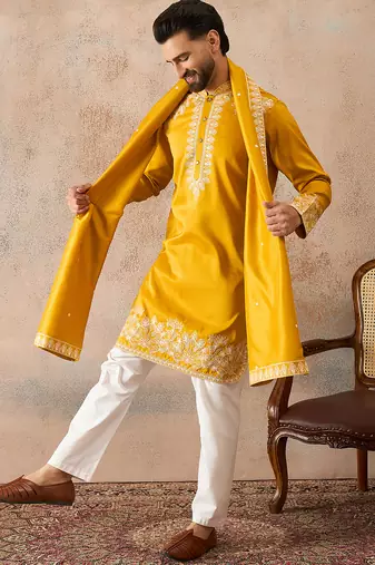 Mens yellow silk blend solid embroidered kurta with dupatta