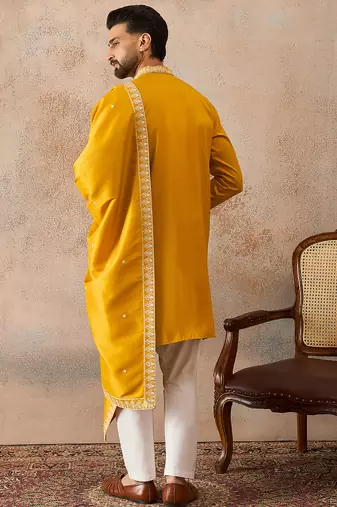 Mens yellow silk blend solid embroidered kurta with dupatta