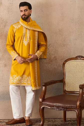 Mens yellow silk blend solid embroidered kurta with dupatta