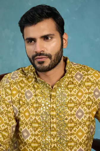 Mens green silk blend ethnic motifs ikat printed kurta with trouser