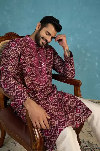 Mens purple silk blend ethnic motifs ikat printed kurta with trouser