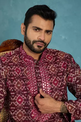 Mens purple silk blend ethnic motifs ikat printed kurta with trouser