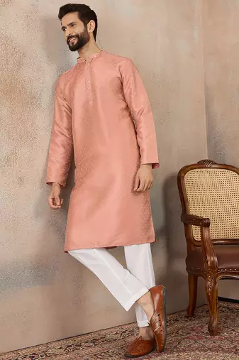 Men peach silk blend embroidered mandarin collar straight kurta