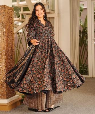 Black muslin digital print anarkali kurti pant & dupatta set 2