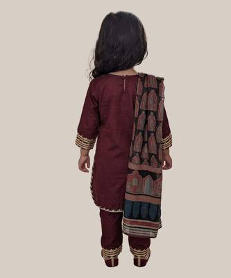 Maroon embroidered cotton kurti set 3