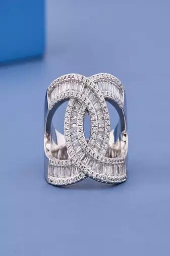 Luxury Sparkling Cubic Zirconia Interlocking Oval Statement Ring for Women with Premium Silver Finish