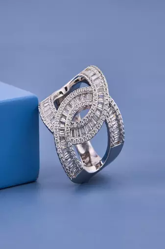 Luxury Sparkling Cubic Zirconia Interlocking Oval Statement Ring for Women with Premium Silver Finish