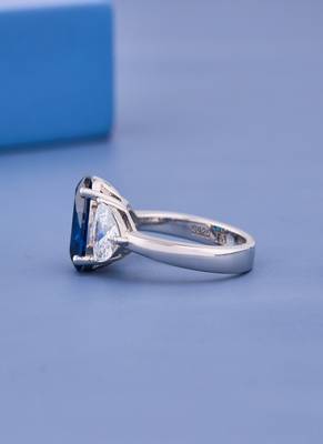 Luxury Blue Sapphire Oval Cut Statement Ring with Pear Cubic Zirconia Side Stones for Women Elegant 2