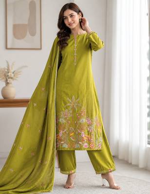 Women's olive green embroidered rayon kurta set 3