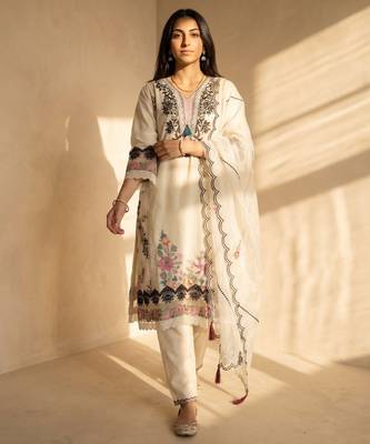 Women's white embroidery work cotton kurta set  1