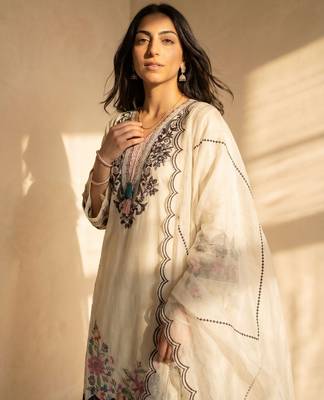 Women's white embroidery work cotton kurta set  2
