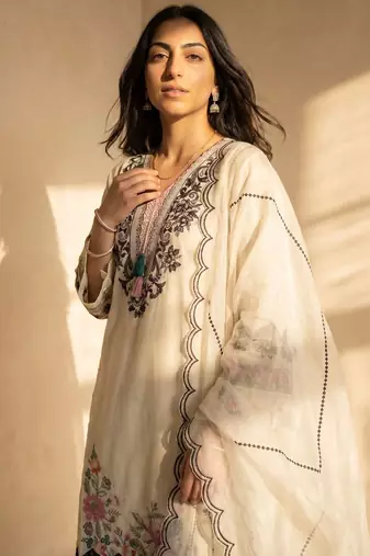 Women's white embroidery work cotton kurta set 