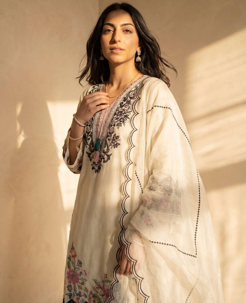 Women's white embroidery work cotton kurta set 