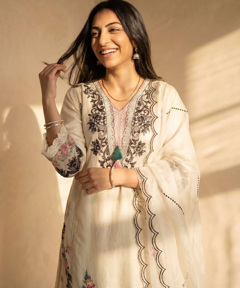 Women's white embroidery work cotton kurta set 