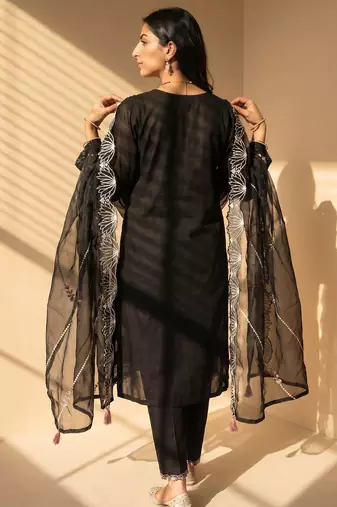 Women's black embroidery work cotton kurta set 