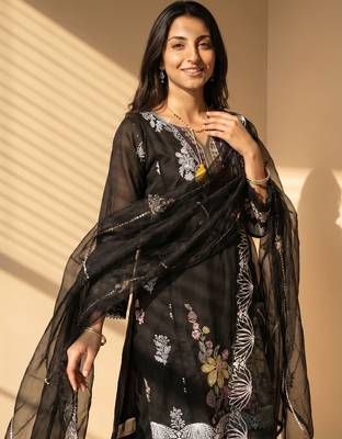 Women's black embroidery work cotton kurta set  4