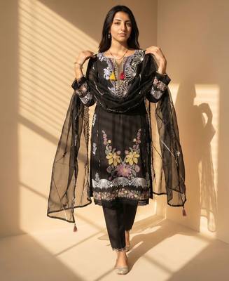 Women's black embroidery work cotton kurta set  5