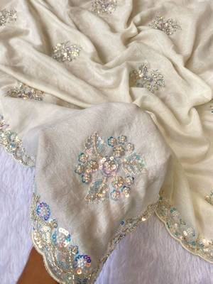 White Color Original beeds work with floral design Silk Blend Saree 3