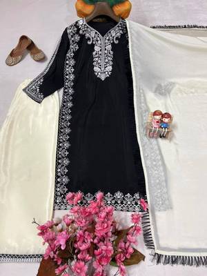 Black chinon silk blend kurti pant set with dupatta 2