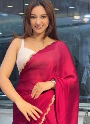 Red Color Handmades Diamond Silk Blend Saree 2