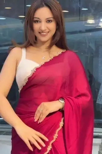 Red Color Handmades Diamond Silk Blend Saree