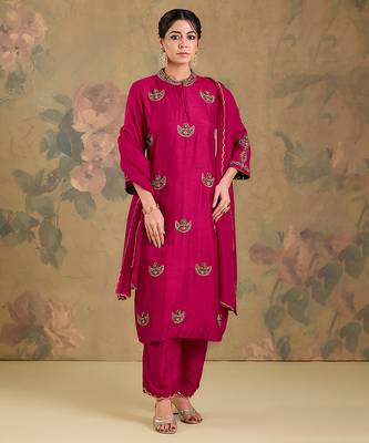 Magenta pink embroidered silk kurta set 3