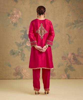 Magenta pink embroidered silk kurta set 2