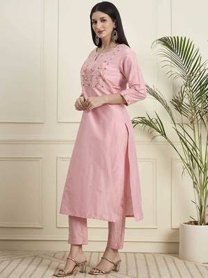 Women Ethnic Motifs Embroidered Regular Thread Work Kurta with Trouser 2