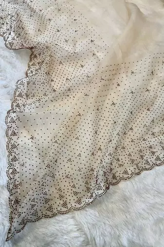 Elegant silk blend saree with sparkling diamond work & blouse piece