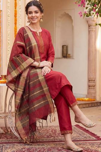 Women Ethnic Motifs Regular Thread Work Kurta with Trousers & With Dupatta
