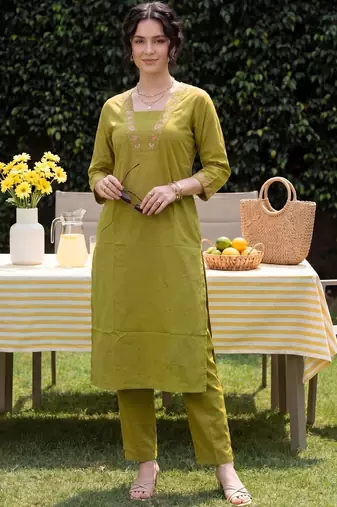 Women Ethnic Motifs Embroidered Regular Thread Work Pure Cotton Kurta with Trousers