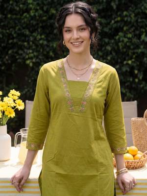 Women Ethnic Motifs Embroidered Regular Thread Work Pure Cotton Kurta with Trousers 2