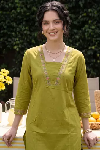 Women Ethnic Motifs Embroidered Regular Thread Work Pure Cotton Kurta with Trousers