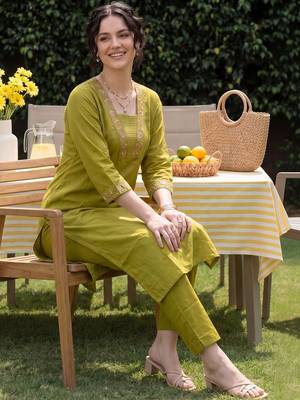 Women Ethnic Motifs Embroidered Regular Thread Work Pure Cotton Kurta with Trousers 5