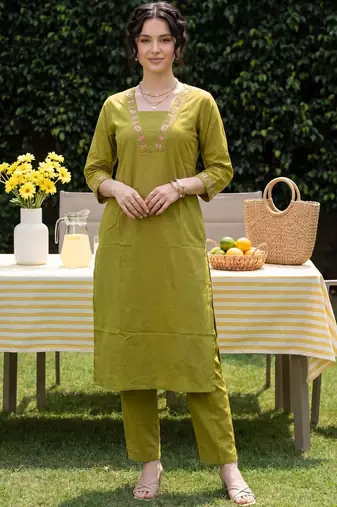 Women Ethnic Motifs Embroidered Regular Thread Work Pure Cotton Kurta with Trousers