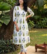 Women Floral Printed Regular Pure Cotton Kurta with Trousers