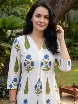Women Floral Printed Regular Pure Cotton Kurta with Trousers 3