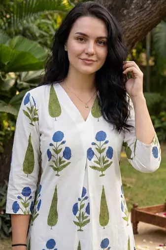 Women Floral Printed Regular Pure Cotton Kurta with Trousers