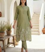 Women Floral Embroidered Regular Thread Work Kurta with Trousers